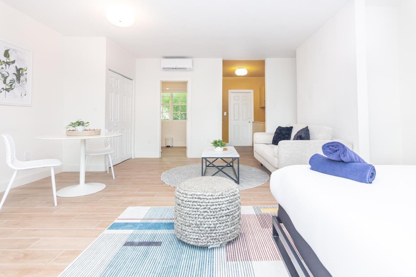Large Stylish Studio Apartment In El Portal #3 Miami Kültér fotó